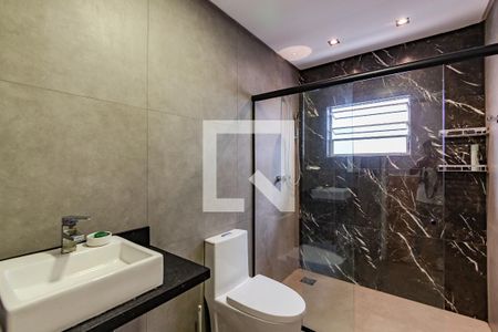 Banheiro Social de casa à venda com 2 quartos, 170m² em Menino Deus, Porto Alegre
