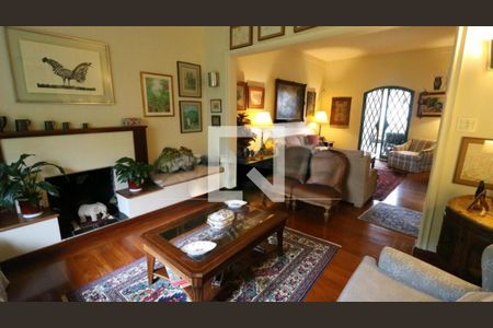 Casa à venda com 3 quartos, 300m² em Pacaembu, São Paulo