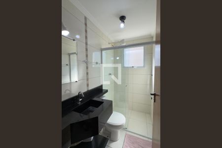 Banheiro de apartamento para alugar com 2 quartos, 75m² em Aviação, Praia Grande