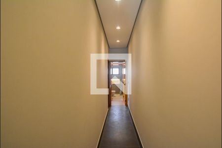 Casa à venda com 180m², 3 quartos e 2 vagasCorredor