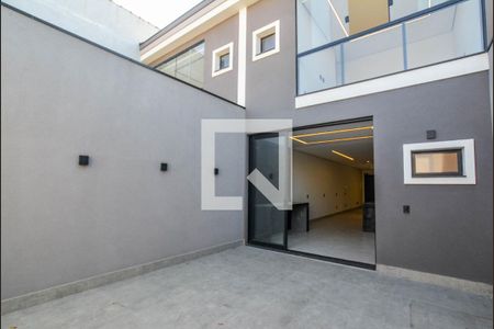 Casa à venda com 180m², 3 quartos e 2 vagasQuintal
