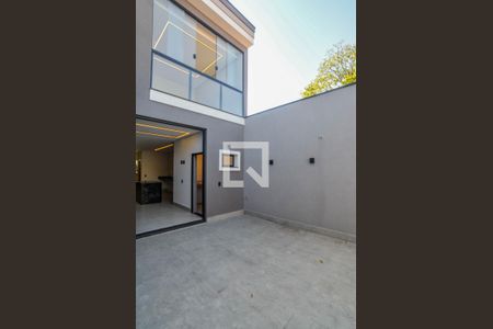 Casa à venda com 180m², 3 quartos e 2 vagasQuintal