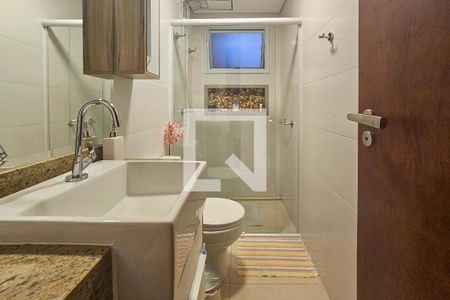 banheiro de apartamento para alugar com 3 quartos, 118m² em Balneario Guarujá, Guarujá