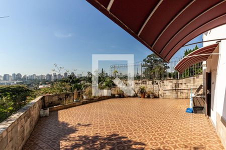 Quintal dos Fundos de casa à venda com 5 quartos, 600m² em Sumaré, São Paulo