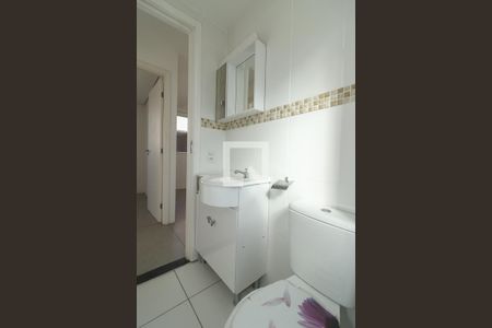 Banheiro de apartamento à venda com 2 quartos, 46m² em Sarandi, Porto Alegre