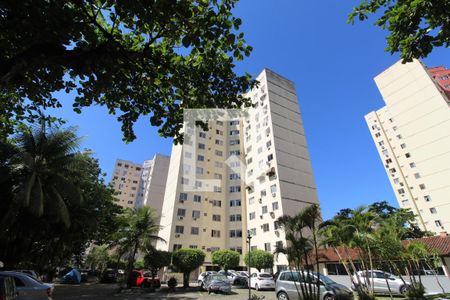 Fachada do bloco de apartamento à venda com 2 quartos, 55m² em Camorim, Rio de Janeiro