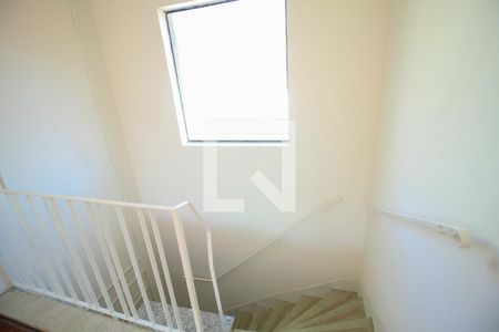 Escada do Corredor de casa para alugar com 2 quartos, 230m² em Vila Regente Feijó, São Paulo