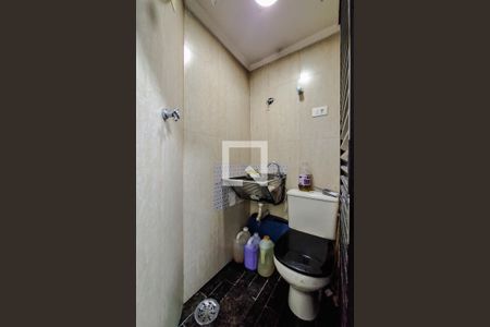 Banheiro de serviço de apartamento à venda com 2 quartos, 144m² em Vila Gumercindo, São Paulo