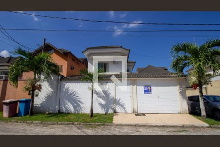 Fachada da Casa de casa de condomínio para alugar com 3 quartos, 150m² em Vargem Grande, Rio de Janeiro
