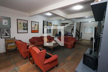 Sala de TV de casa à venda com 5 quartos, 500m² em Vila Conceição, Porto Alegre