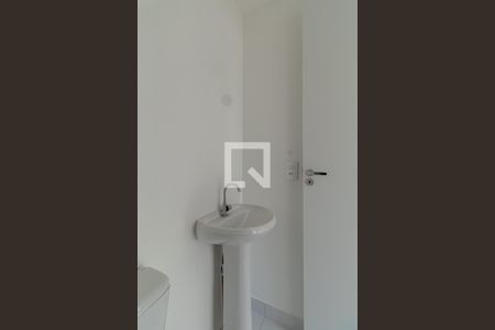 Banheiro de apartamento para alugar com 2 quartos, 32m² em Fazenda Aricanduva, São Paulo