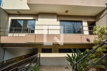 Entrada de casa à venda com 5 quartos, 430m² em Vila Metalúrgica, Santo André
