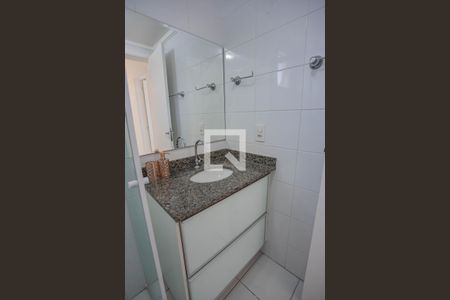 Banheiro social de apartamento à venda com 3 quartos, 81m² em Centro, Diadema