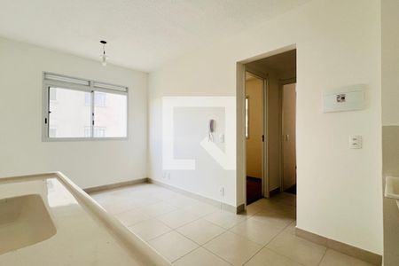 Sala e Cozinha/Área de Serviço de apartamento para alugar com 2 quartos, 32m² em Vila Maria, São Paulo