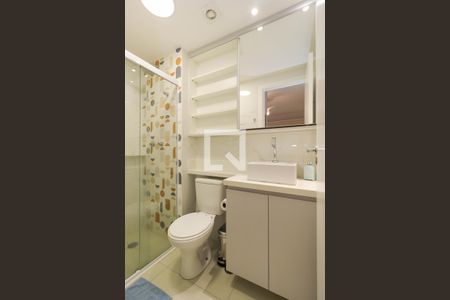 Banheiro de apartamento para alugar com 1 quarto, 25m² em Pinheiros, São Paulo