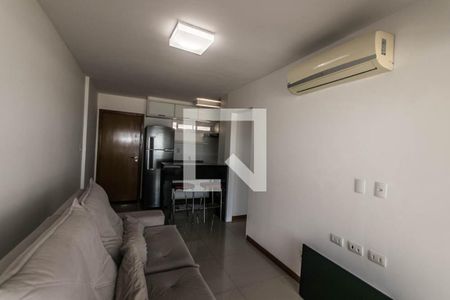 Sala de apartamento para alugar com 1 quarto, 46m² em Jardim Armação, Salvador