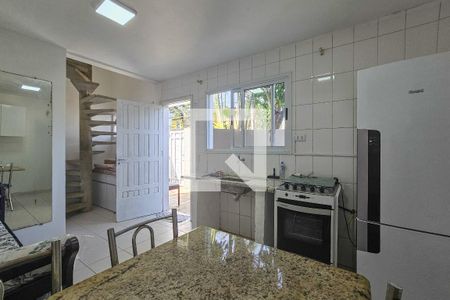 Edícula  de casa para alugar com 5 quartos, 480m² em Jardim Virginia, Guarujá