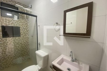Banheiro de apartamento para alugar com 1 quarto, 45m² em Vila Santa Cruz, Duque de Caxias