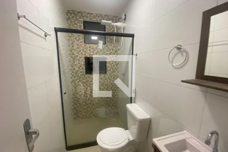 Banheiro de apartamento para alugar com 1 quarto, 45m² em Vila Santa Cruz, Duque de Caxias