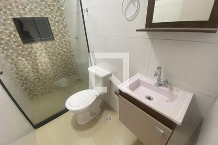 Banheiro de apartamento para alugar com 1 quarto, 45m² em Vila Santa Cruz, Duque de Caxias