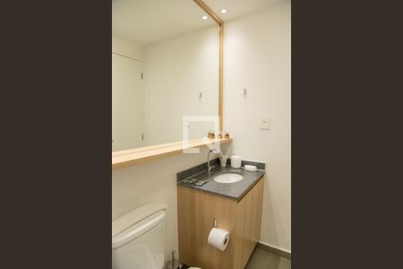 Banheiro de kitnet/studio à venda com 1 quarto, 25m² em Campo Belo, São Paulo