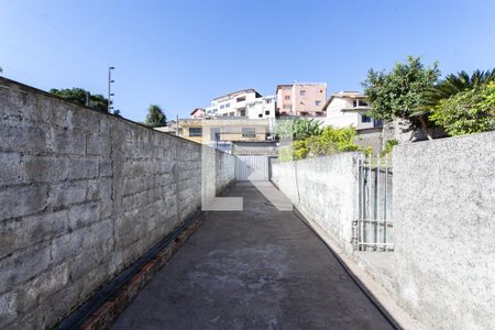 Garagem de casa à venda com 2 quartos, 450m² em São Pedro (venda Nova), Belo Horizonte