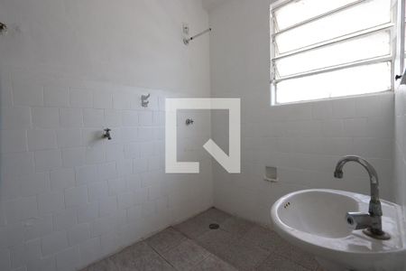 Banheiro de kitnet/studio para alugar com 1 quarto, 60m² em Santa Ifigênia, São Paulo
