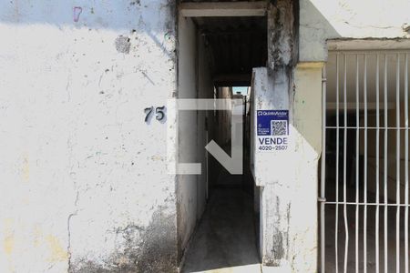 Fachada de casa à venda com 1 quarto, 250m² em Jardim Iva, São Paulo