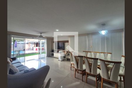 Sala de casa de condomínio à venda com 4 quartos, 250m² em Recreio dos Bandeirantes, Rio de Janeiro