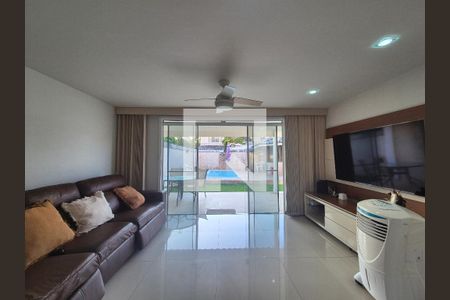 Sala de casa de condomínio à venda com 4 quartos, 250m² em Recreio dos Bandeirantes, Rio de Janeiro