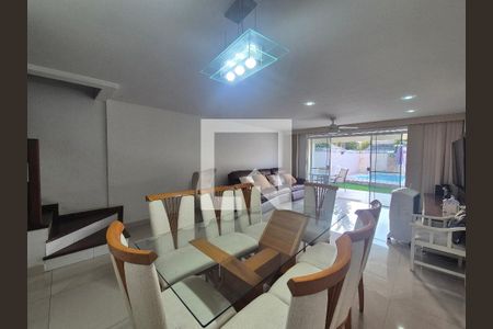 Sala de casa de condomínio à venda com 4 quartos, 250m² em Recreio dos Bandeirantes, Rio de Janeiro