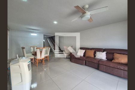 Sala de casa de condomínio à venda com 4 quartos, 250m² em Recreio dos Bandeirantes, Rio de Janeiro