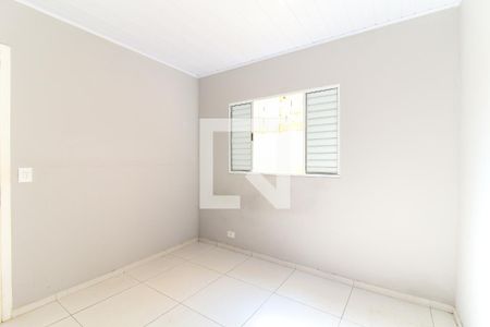 Quarto 2 de casa para alugar com 2 quartos, 70m² em Vila Santa Teresinha, São Paulo