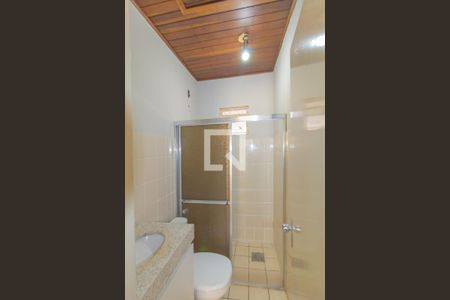Banheiro de casa de condomínio à venda com 2 quartos, 55m² em Igara, Canoas