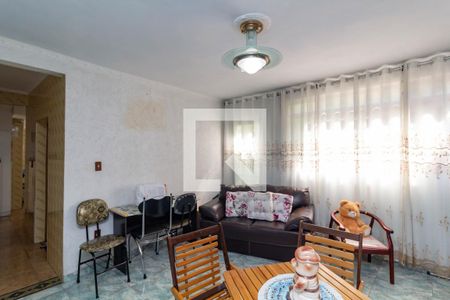 Sala de casa à venda com 3 quartos, 94m² em Vila Carmosina, São Paulo