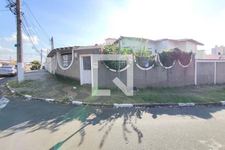 Fachada de casa à venda com 3 quartos, 380m² em Jardim Leonor, Campinas