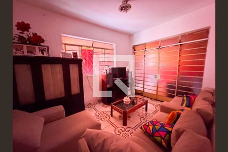 Sala de casa à venda com 4 quartos, 360m² em Flamengo, Contagem