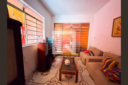 Sala de casa à venda com 4 quartos, 360m² em Flamengo, Contagem