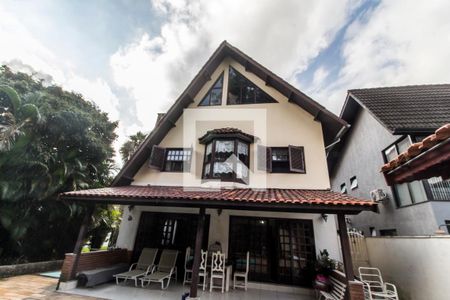 Fachada de casa de condomínio à venda com 3 quartos, 220m² em Alphaville, Santana de Parnaíba