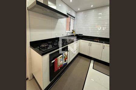 Cozinha de apartamento à venda com 3 quartos, 105m² em Jardim Tupanci, Barueri