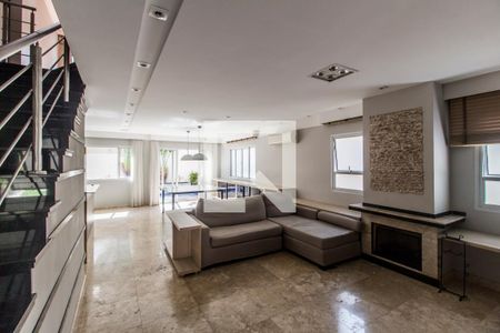Sala de TV de casa de condomínio para alugar com 4 quartos, 310m² em Alphaville, Santana de Parnaíba