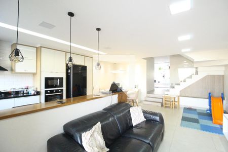 Sala de casa de condomínio à venda com 3 quartos, 219m² em Anil, Rio de Janeiro