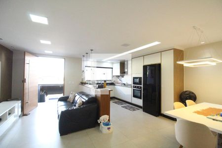 Sala de casa de condomínio à venda com 3 quartos, 219m² em Anil, Rio de Janeiro