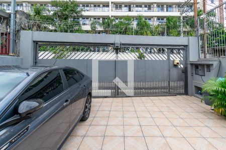 Garagem de casa à venda com 4 quartos, 200m² em Jabaquara, São Paulo