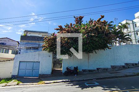 Fachada de casa à venda com 2 quartos, 81m² em Tanque, Rio de Janeiro