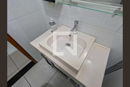 Banheiro de casa para alugar com 1 quarto, 60m² em Jardim Peri, São Paulo
