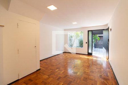 Casa para alugar com 3 quartos, 450m² em Jardim Rizzo, São Paulo