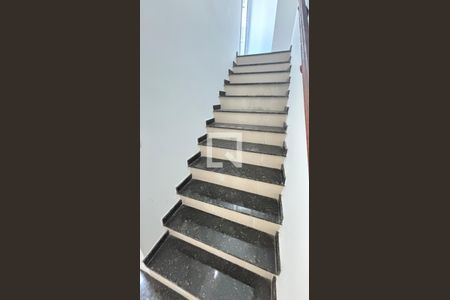 Escada de apartamento à venda com 2 quartos, 110m² em Vila Pires, Santo André
