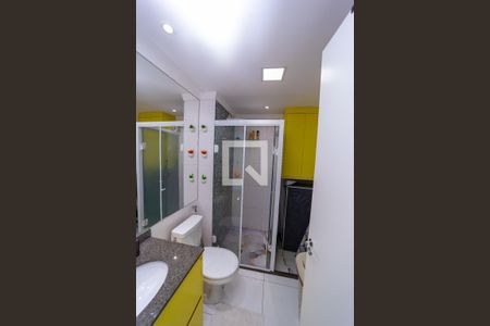 Banheiro de apartamento para alugar com 1 quarto, 33m² em Jardim Santa Teresinha, São Paulo