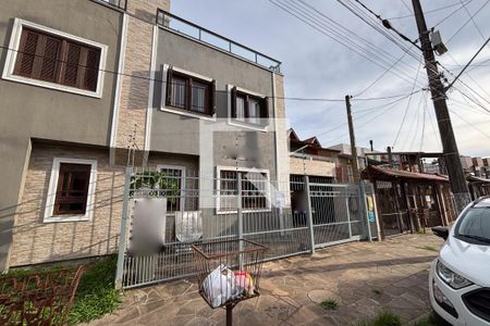 Fachada de casa à venda com 2 quartos, 115m² em Hípica, Porto Alegre